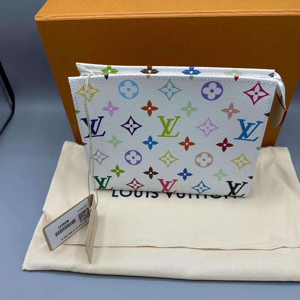 Louis Vuitton x Takashi Murakami toiletry pouch 19 - Picture 3 of 12
